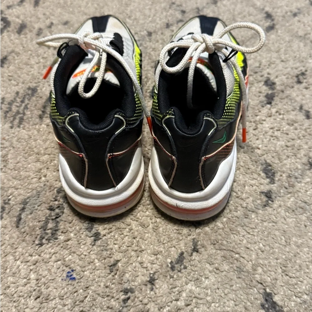 Stylish Nike Air Max Sneakers in Black, White, and Yellow size 4